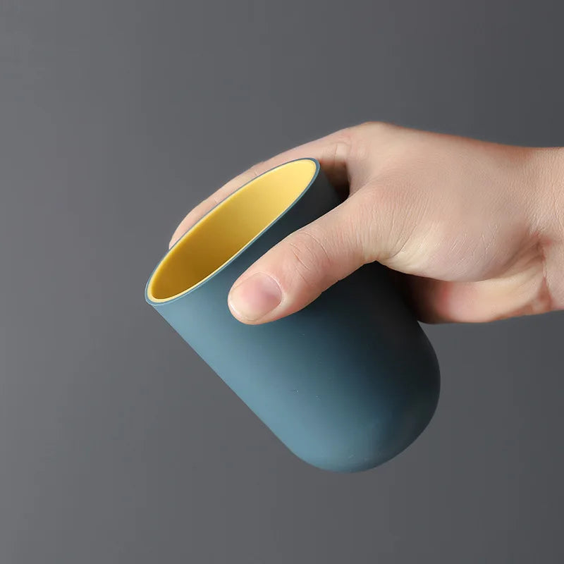 Portable toothbrush holder, Toothbrush cup, easy to clean, durable, Convenient, orderly, Multifunctional plastic toothbrush hold